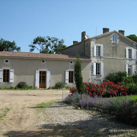 Bed and Breakfast Domaine Les Galards Le Garde Zewnętrze zdjęcie